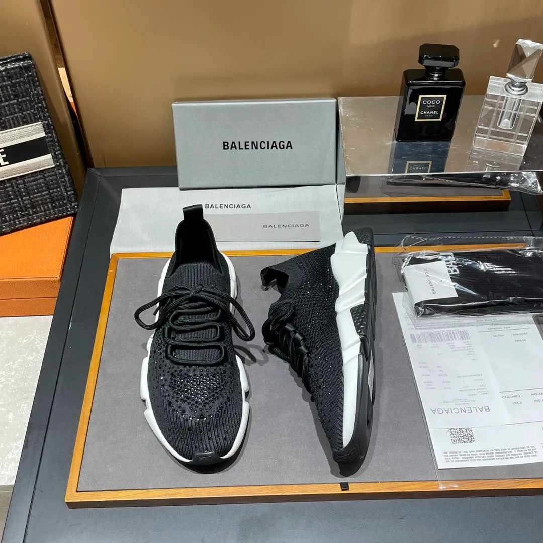 👟👟Ex-factory price 400👟👟 Balenciaga Balenciaga 🌝🌝glitter single shoes world premiere 🌈INS Weibo magazine sold out 💥💥counter limited edition ⚠️ Czech crystal hot diamond ⚠️specially customized fabric with summer cooling and heating effect ⚠️TPU ten PU vacuum combination bottom (not a plastic bottom formed by market currency) ,) The inner craftsmanship and material are the same as the original! ! Size 35 to 45M standard size (34, 46 can be customized) original high-end top complete package (with original Balenciaga socks included)